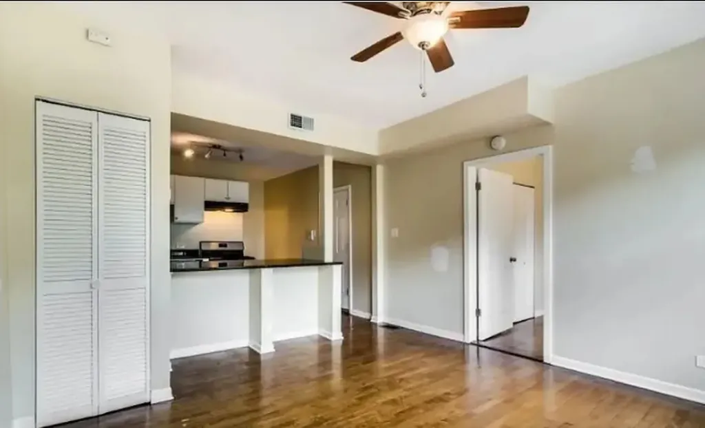 3240 North Clark Street Chicago IL 60657