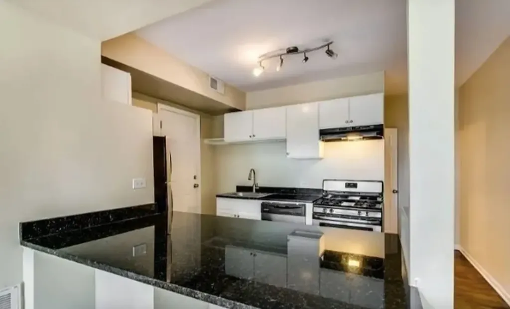 3240 North Clark Street Chicago IL 60657