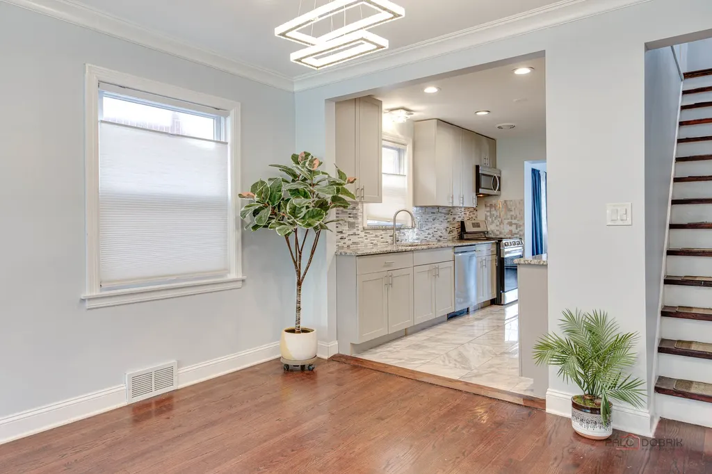 6149 North Karlov Avenue Chicago IL 60646