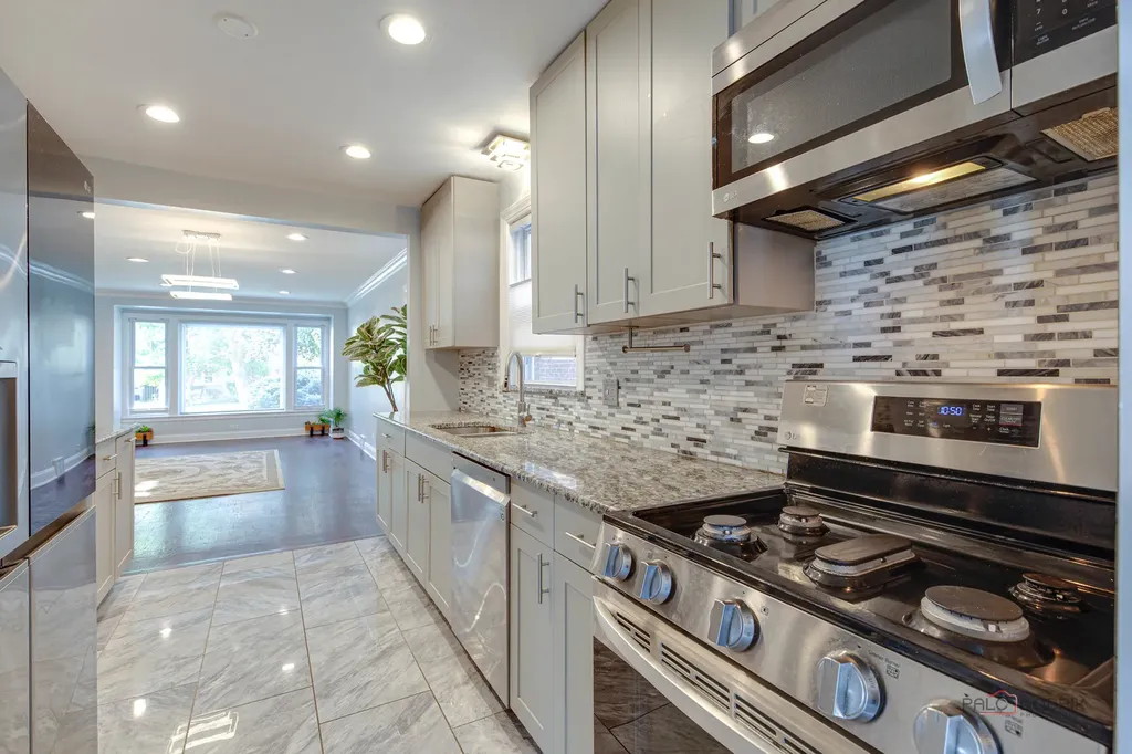 6149 North Karlov Avenue Chicago IL 60646