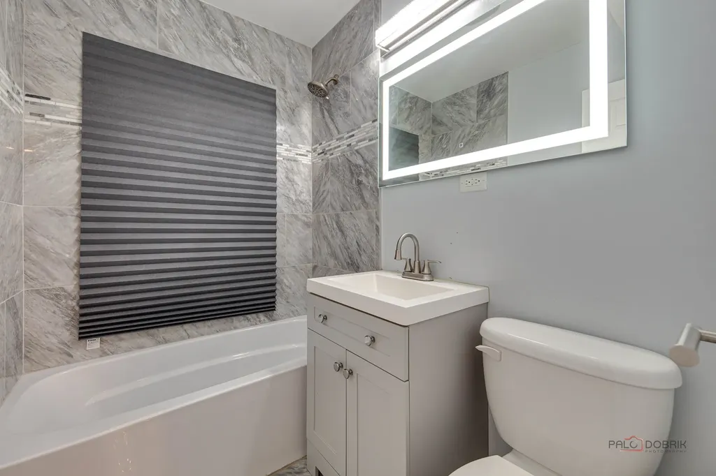 6149 North Karlov Avenue Chicago IL 60646