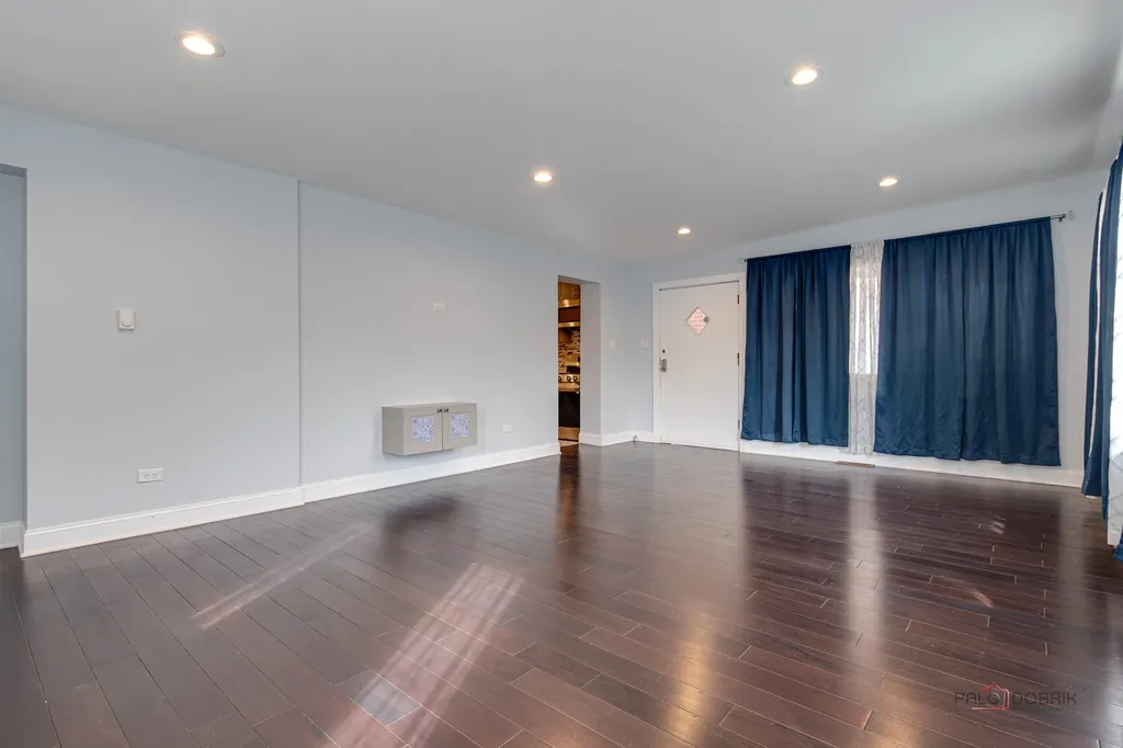 6149 North Karlov Avenue Chicago IL 60646