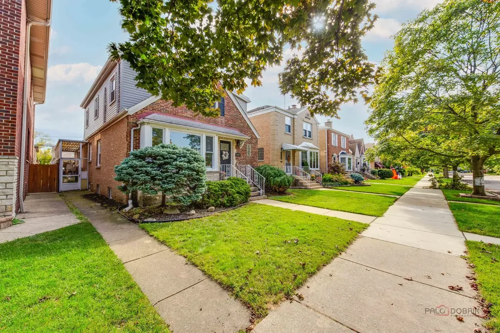 6149 North Karlov Avenue Chicago IL 60646