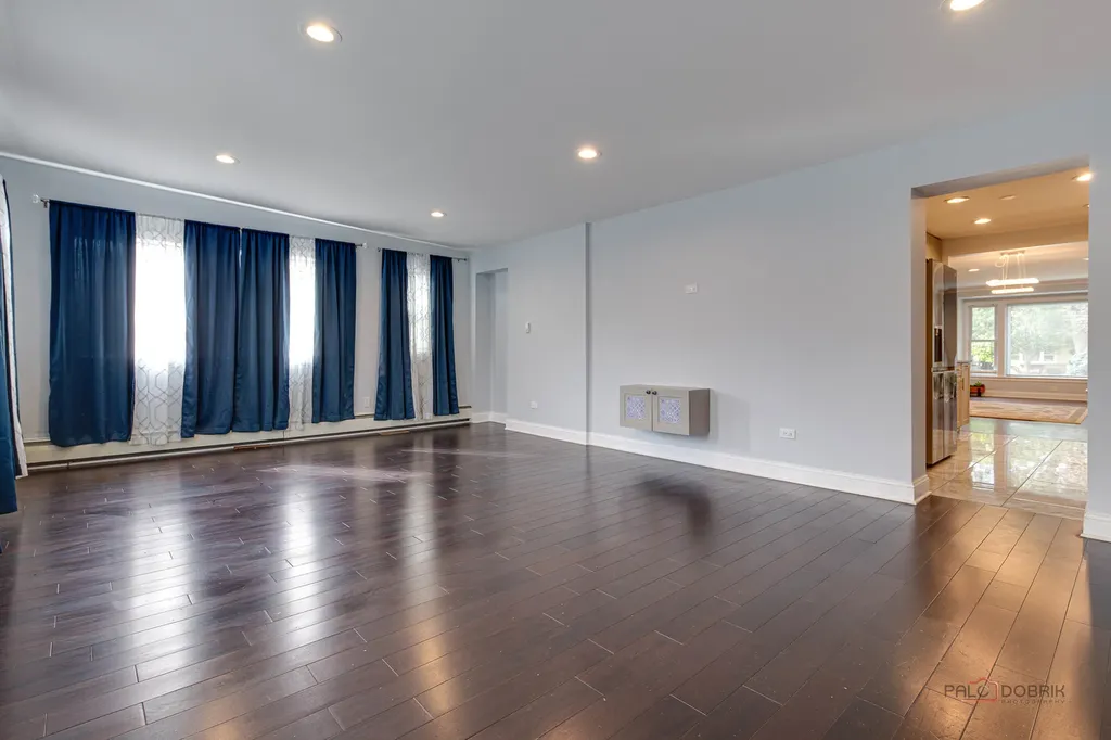 6149 North Karlov Avenue Chicago IL 60646