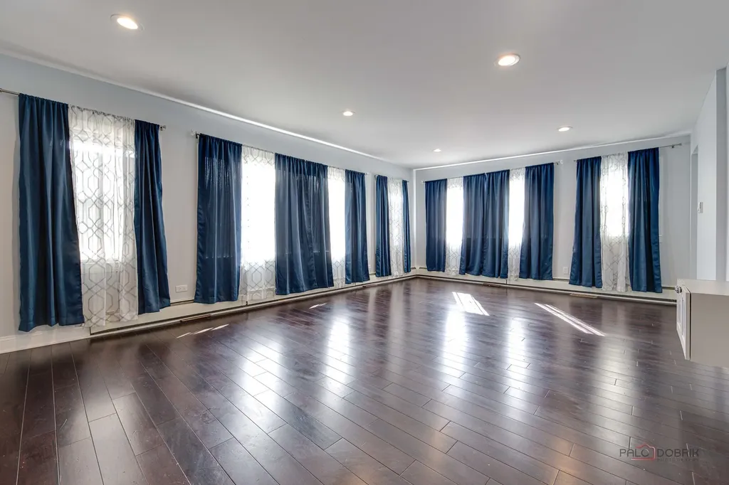 6149 North Karlov Avenue Chicago IL 60646