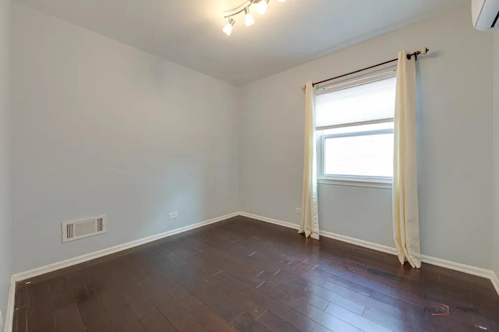 6149 North Karlov Avenue Chicago IL 60646