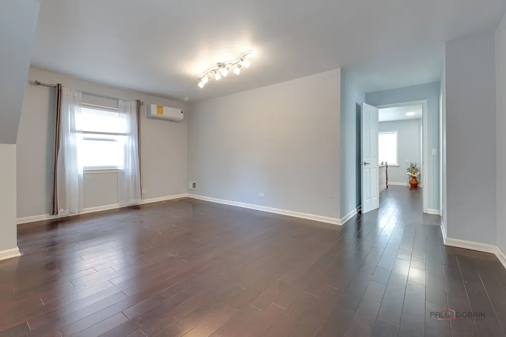 6149 North Karlov Avenue Chicago IL 60646