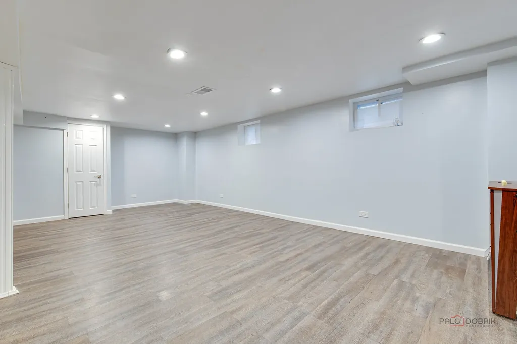 6149 North Karlov Avenue Chicago IL 60646