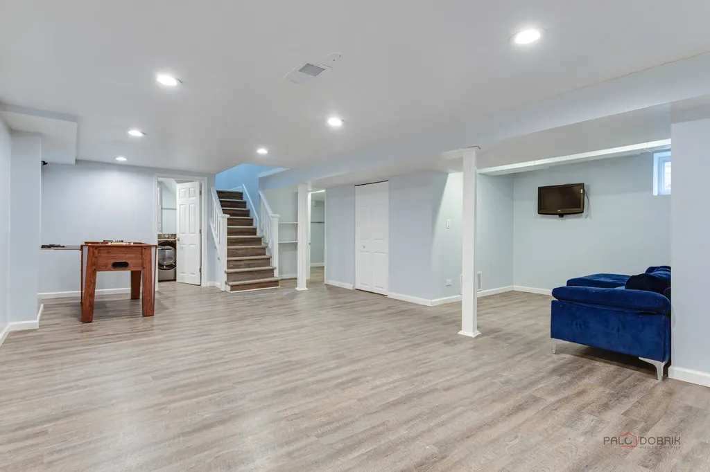 6149 North Karlov Avenue Chicago IL 60646
