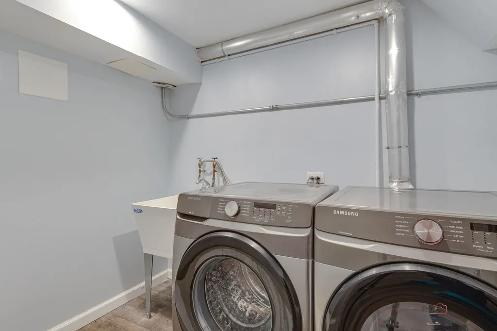 6149 North Karlov Avenue Chicago IL 60646