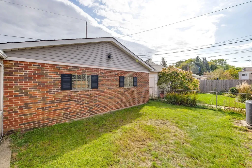 6149 North Karlov Avenue Chicago IL 60646