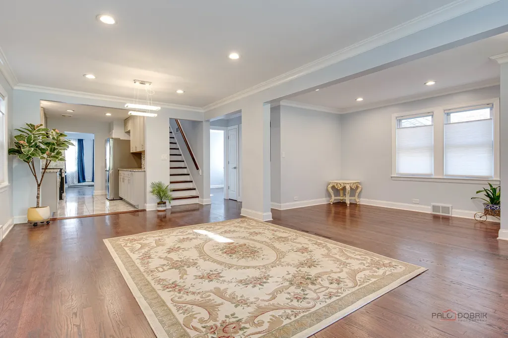 6149 North Karlov Avenue Chicago IL 60646