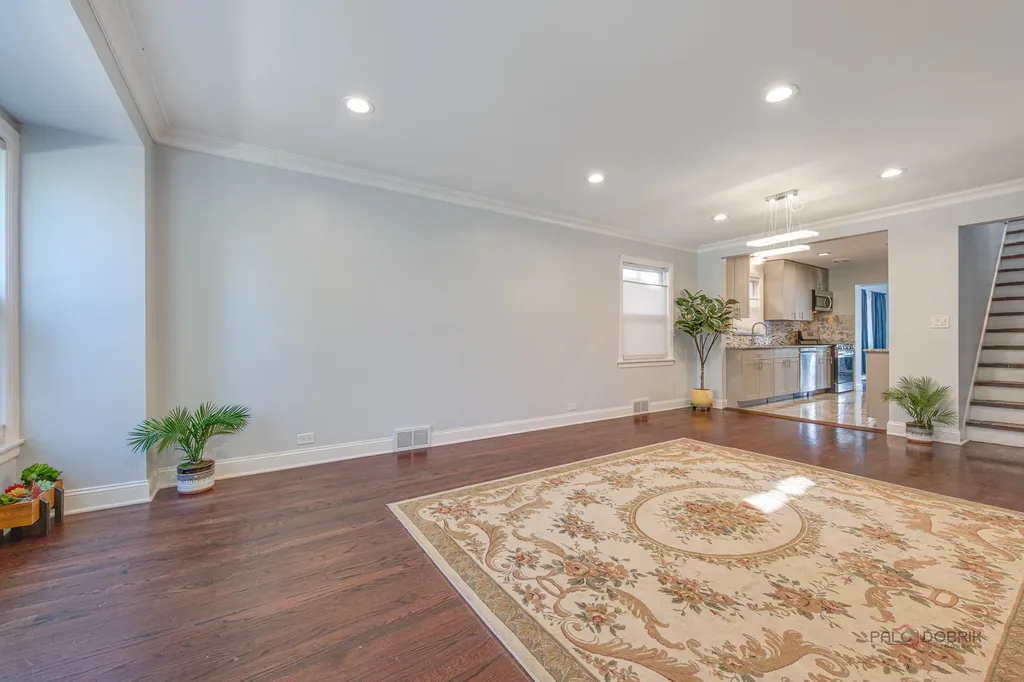 6149 North Karlov Avenue Chicago IL 60646