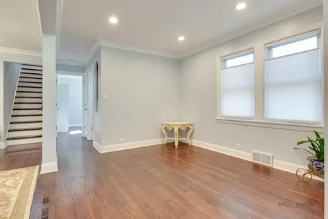 6149 North Karlov Avenue Chicago IL 60646