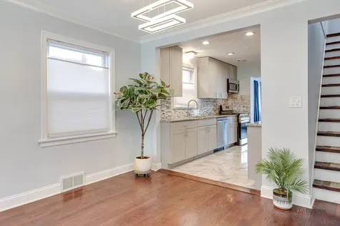 6149 North Karlov Avenue Chicago IL 60646