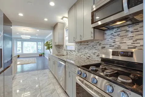 6149 North Karlov Avenue Chicago IL 60646