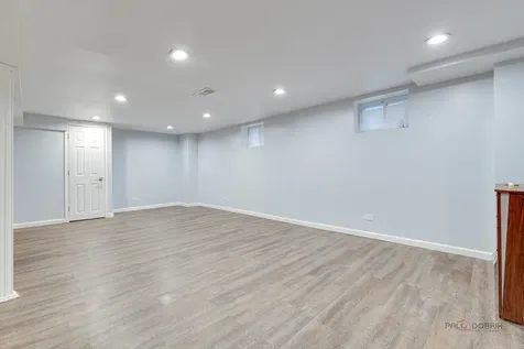 6149 North Karlov Avenue Chicago IL 60646