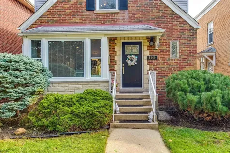 6149 North Karlov Avenue Chicago IL 60646