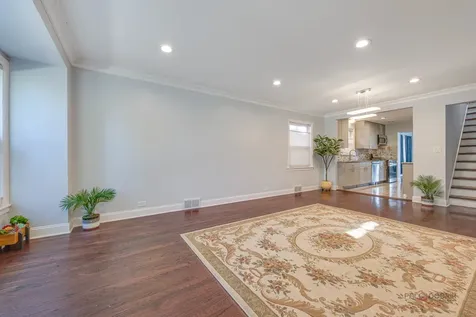 6149 North Karlov Avenue Chicago IL 60646