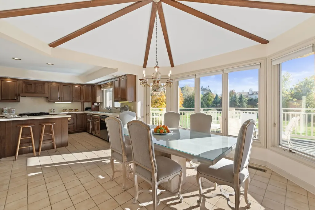2016 Midwest Club Parkway Oak Brook IL 60523