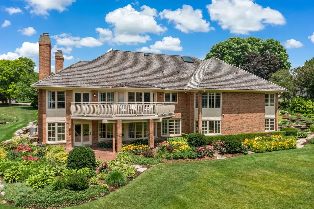 2016 Midwest Club Parkway Oak Brook IL 60523