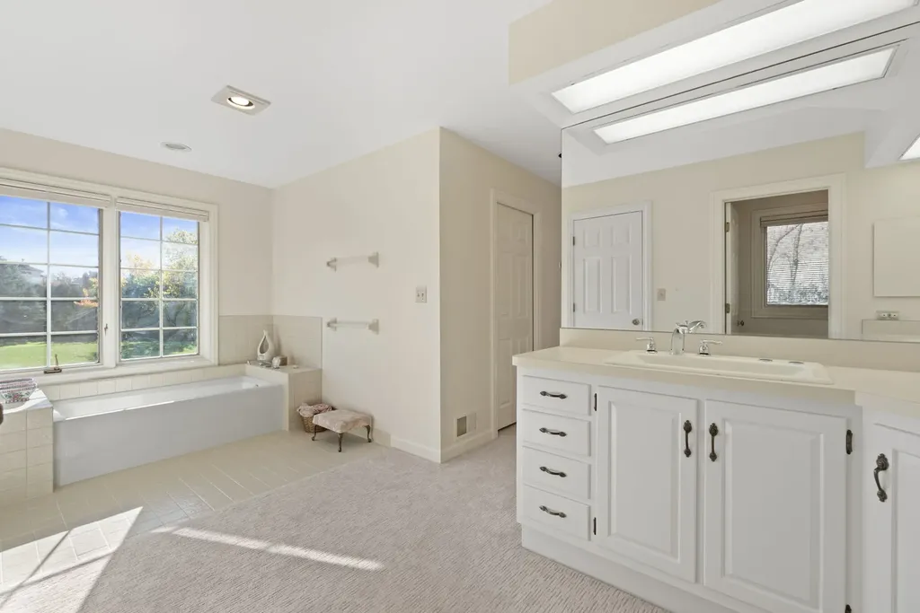 2016 Midwest Club Parkway Oak Brook IL 60523