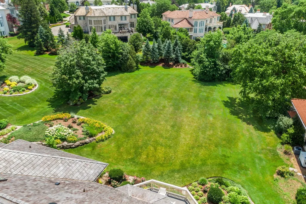 2016 Midwest Club Parkway Oak Brook IL 60523