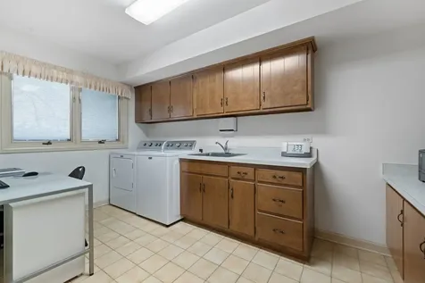 2016 Midwest Club Parkway Oak Brook IL 60523
