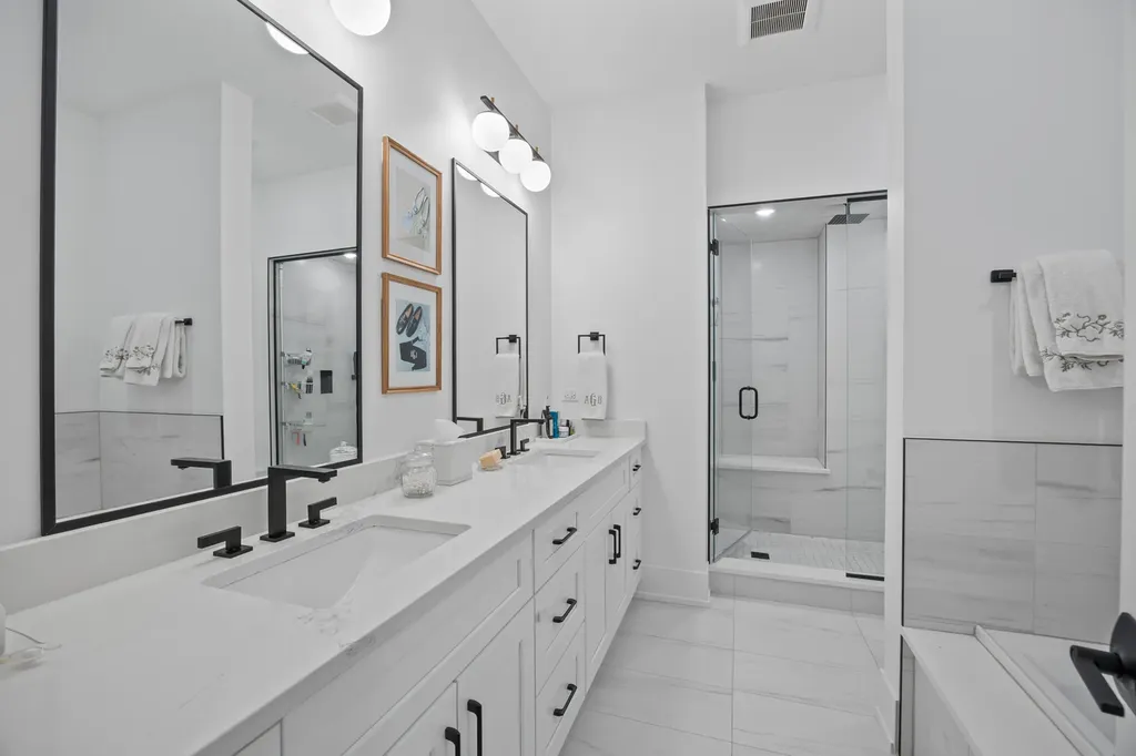 2759 West Lawrence Avenue Chicago IL 60625
