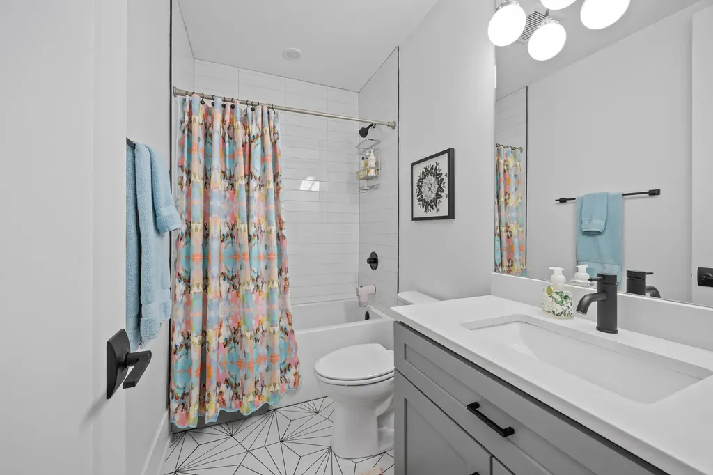 2759 West Lawrence Avenue Chicago IL 60625