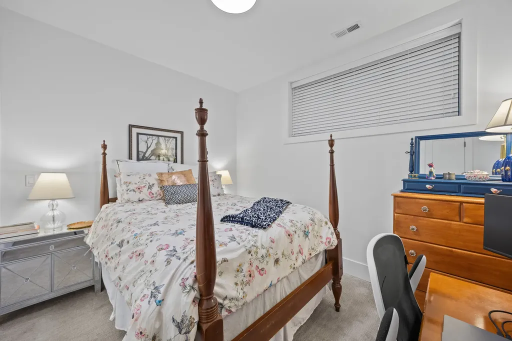 2759 West Lawrence Avenue Chicago IL 60625