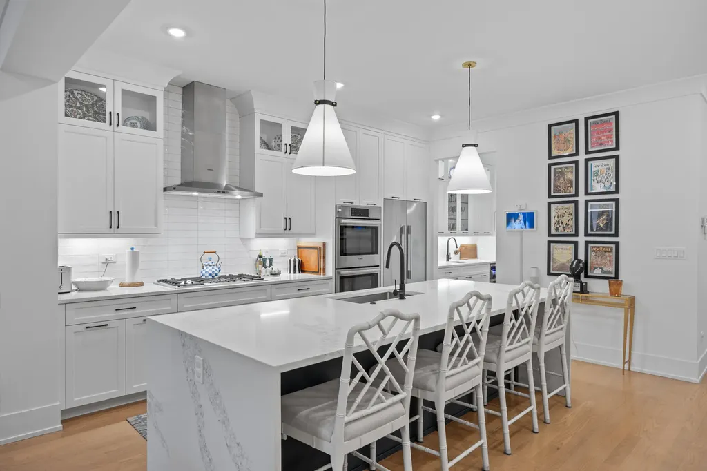 2759 West Lawrence Avenue Chicago IL 60625