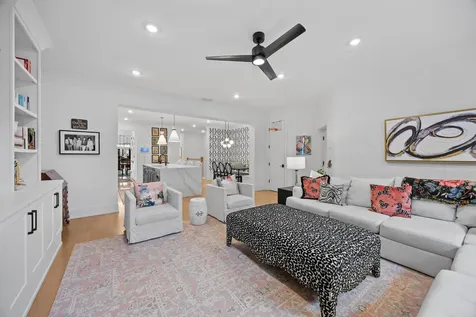 2759 West Lawrence Avenue Chicago IL 60625