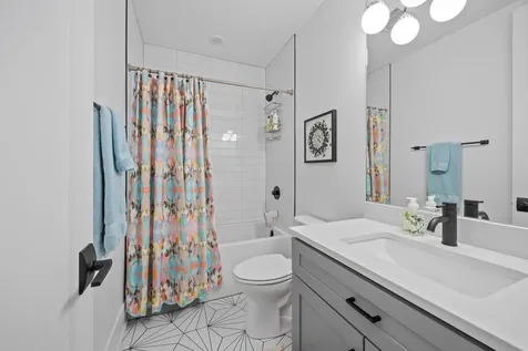 2759 West Lawrence Avenue Chicago IL 60625