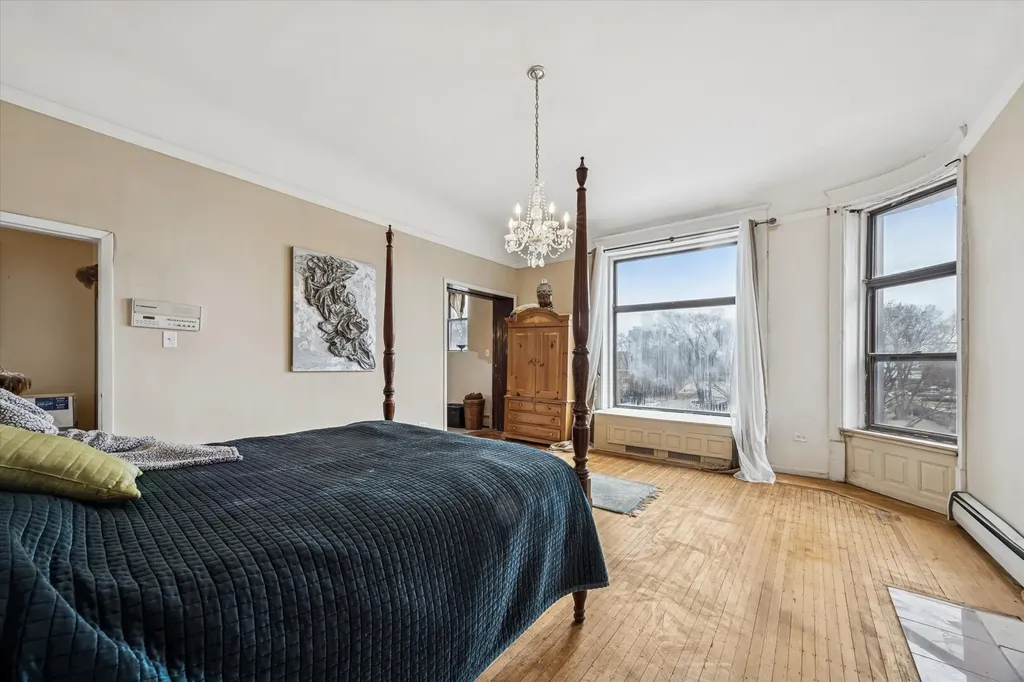 3736 South Michigan Avenue Chicago IL 60653