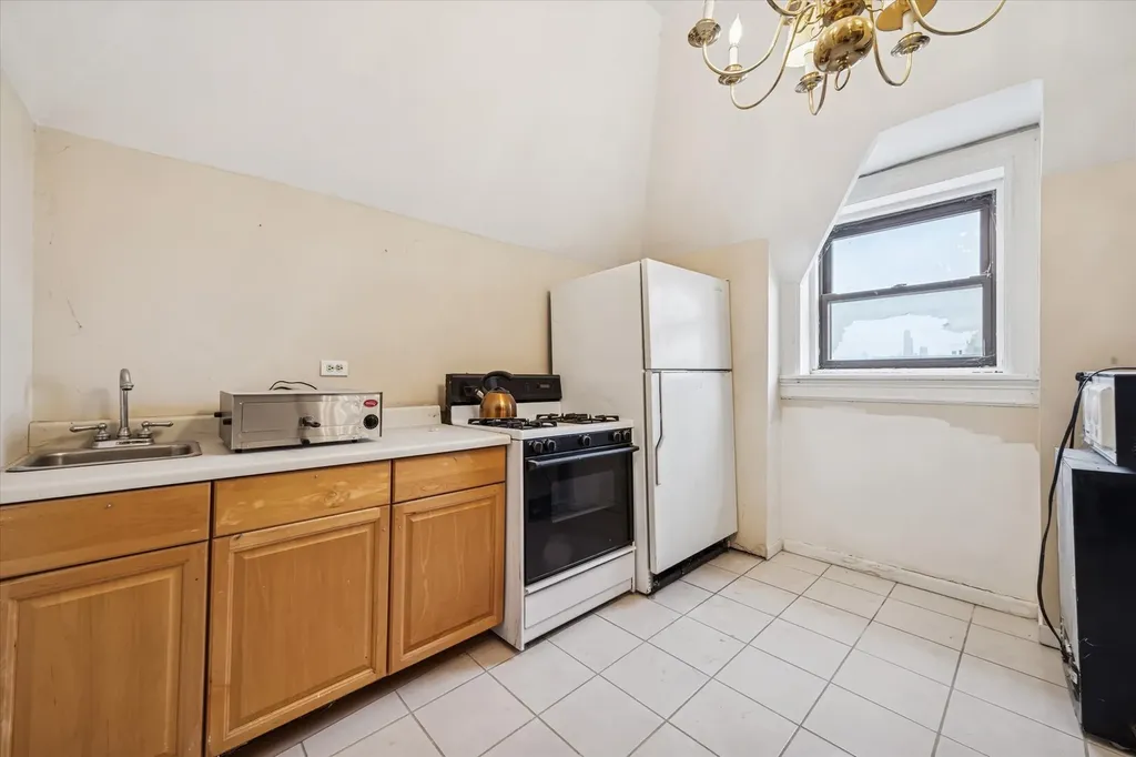 3736 South Michigan Avenue Chicago IL 60653