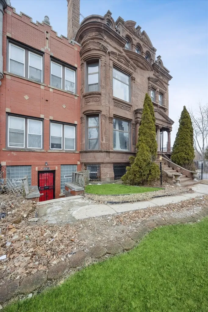 3736 South Michigan Avenue Chicago IL 60653