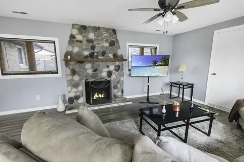 17057 Park Avenue Lansing IL 60438