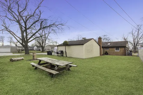 17057 Park Avenue Lansing IL 60438