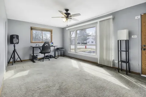 17057 Park Avenue Lansing IL 60438