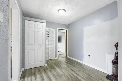 17057 Park Avenue Lansing IL 60438