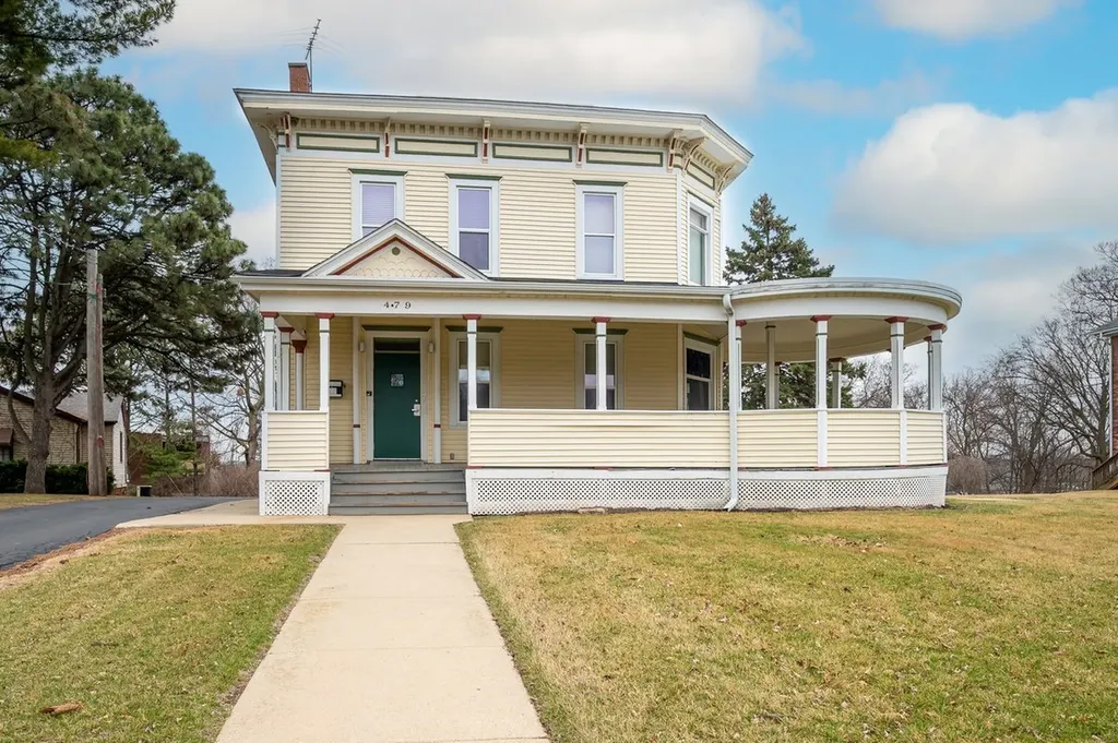 479 North Lake Street Aurora IL 60506