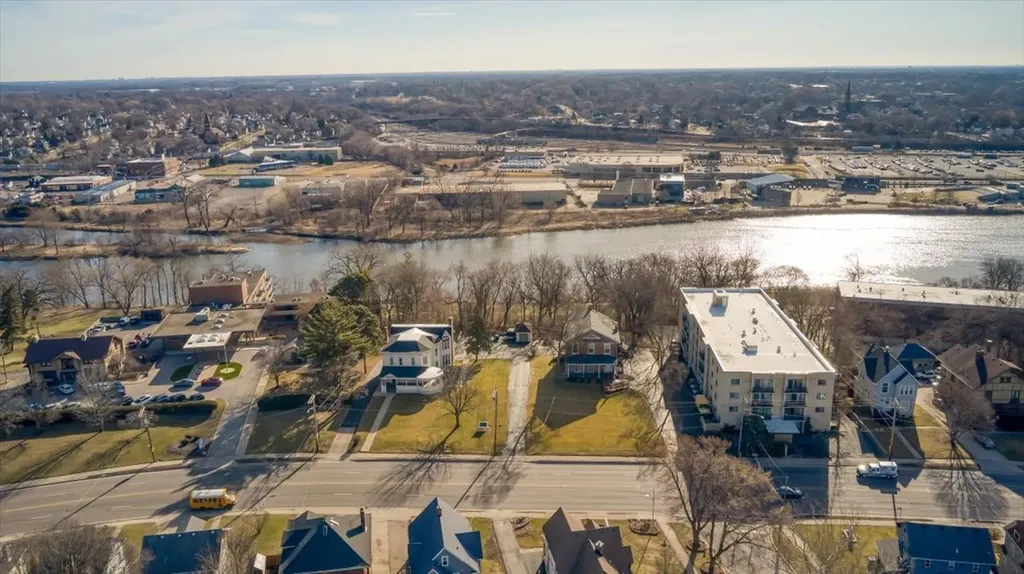 479 North Lake Street Aurora IL 60506