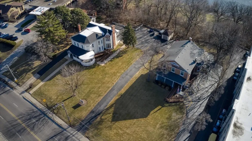 479 North Lake Street Aurora IL 60506