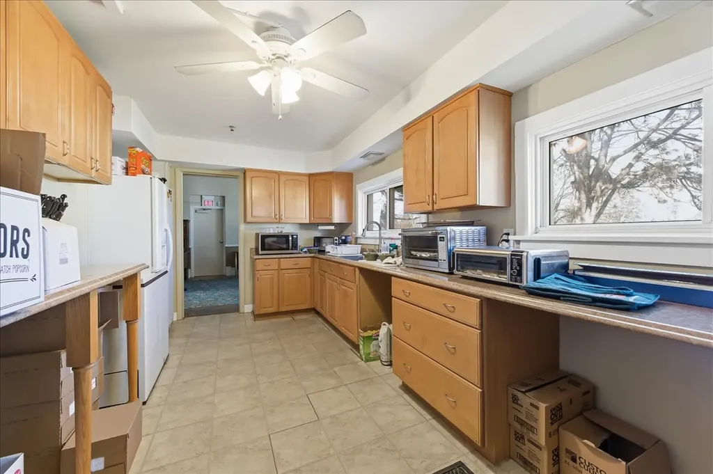479 North Lake Street Aurora IL 60506