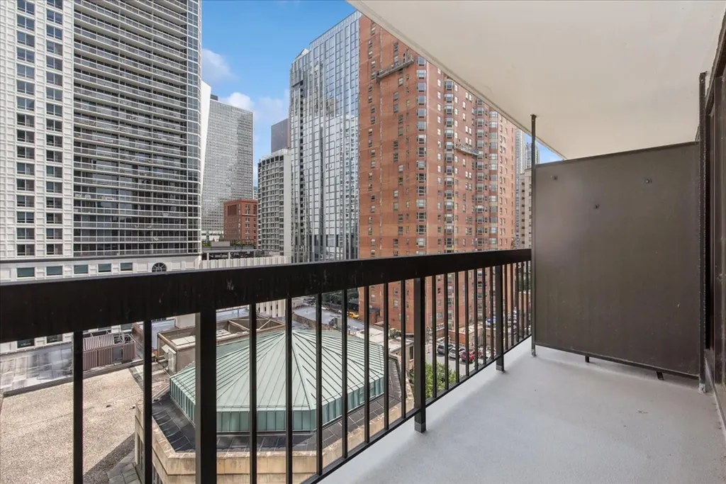 33 West Delaware Street Chicago IL 60610