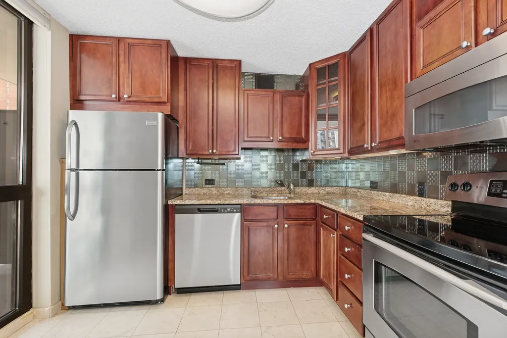 33 West Delaware Street Chicago IL 60610