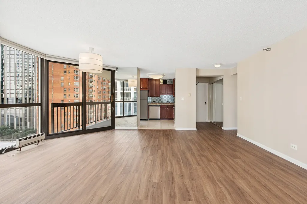 33 West Delaware Street Chicago IL 60610