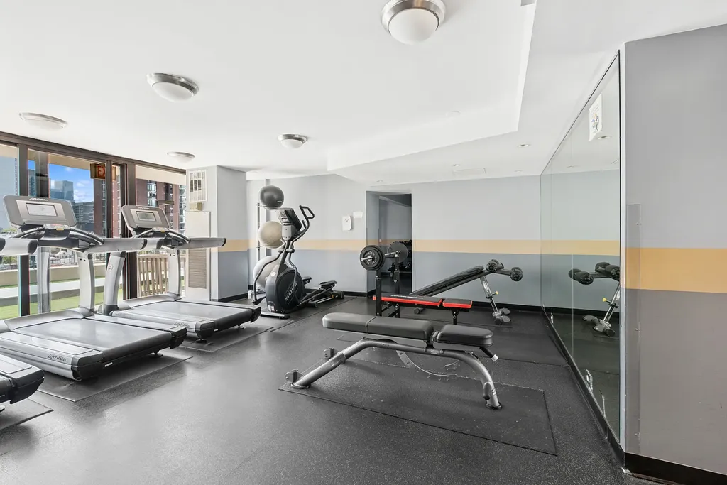 33 West Delaware Street Chicago IL 60610