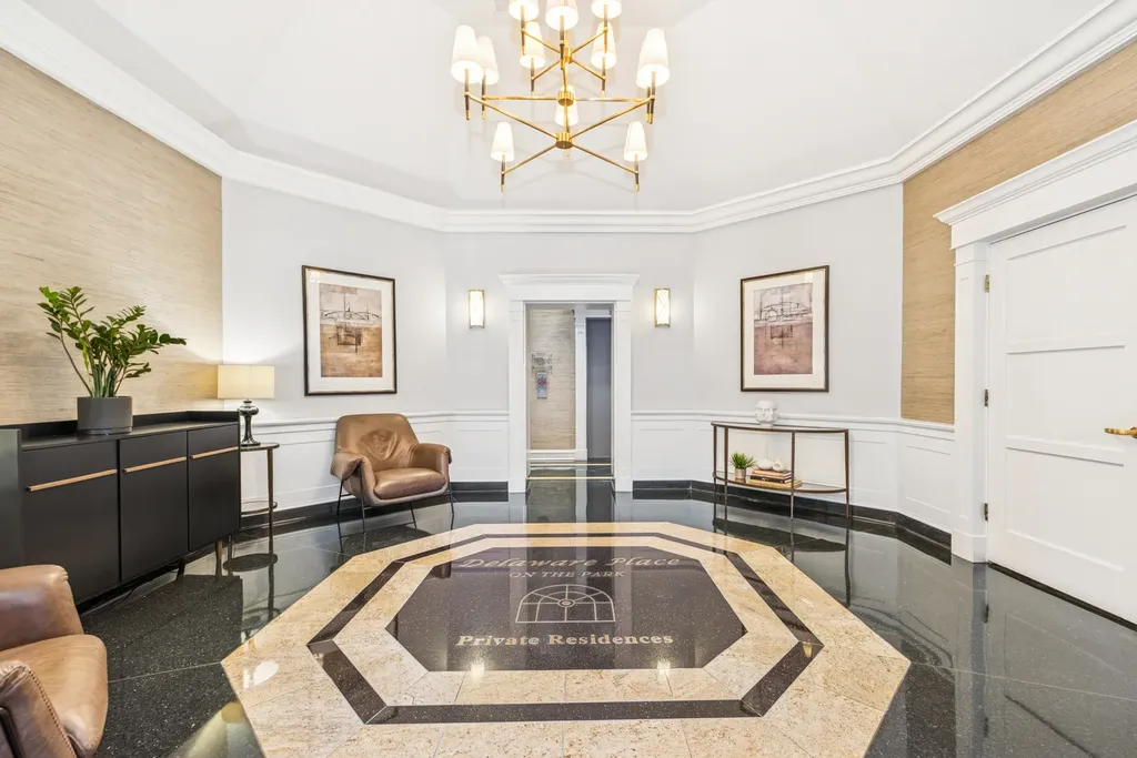 33 West Delaware Street Chicago IL 60610